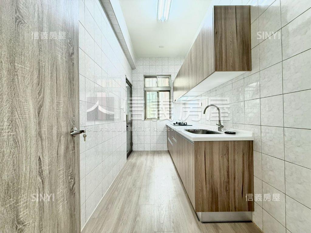 河堤Ｘ裕誠商圈大三房車位房屋室內格局與周邊環境