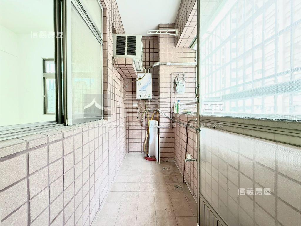 河堤Ｘ裕誠商圈大三房車位房屋室內格局與周邊環境