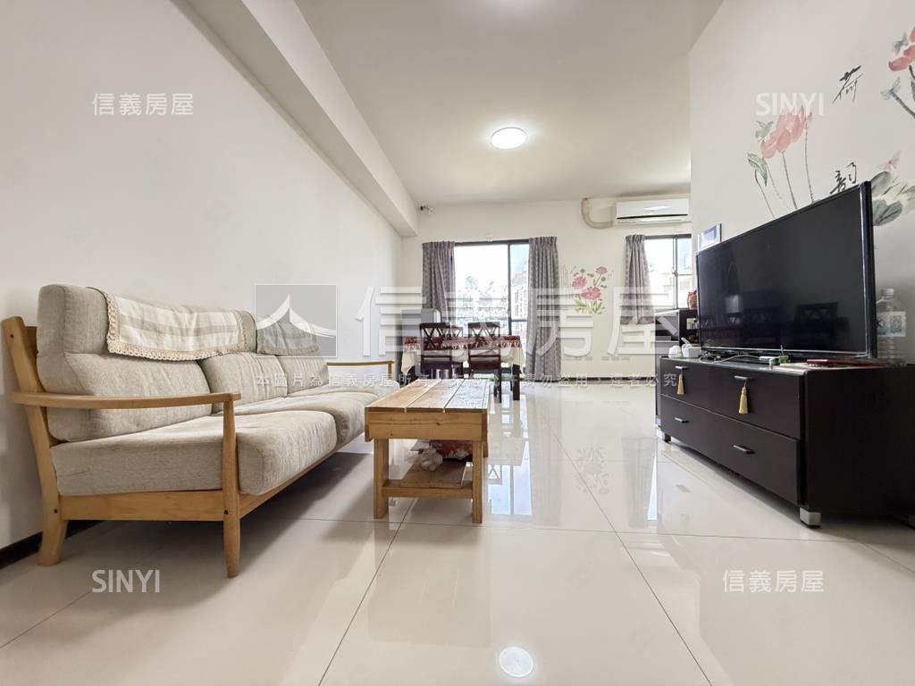 東區約七年２房２衛＋車位房屋室內格局與周邊環境