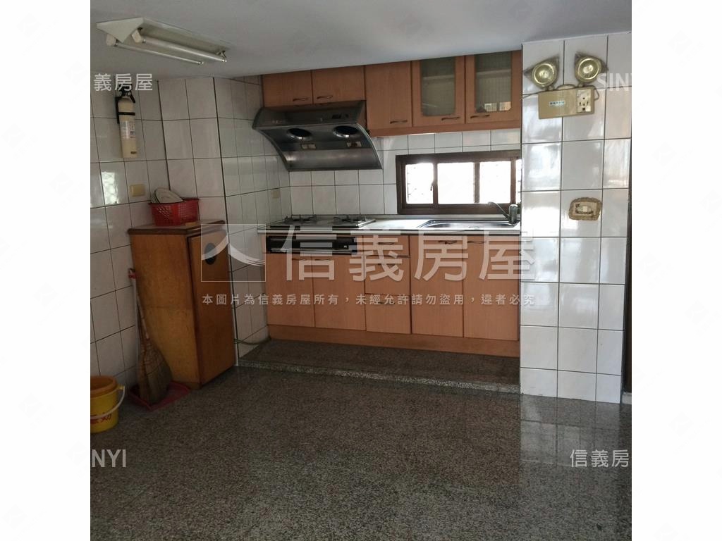 尚仁街大面寬金店房屋室內格局與周邊環境
