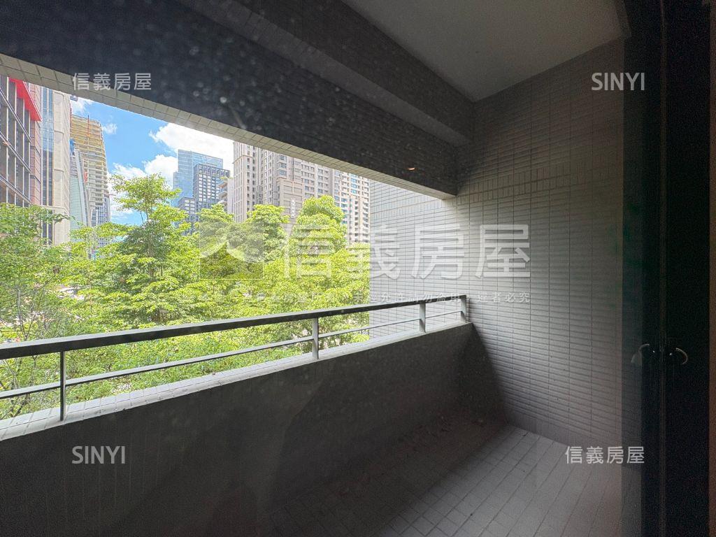 由鉅大謙面樹海宅邸房屋室內格局與周邊環境