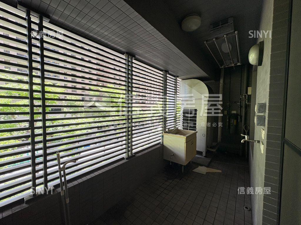 由鉅大謙面樹海宅邸房屋室內格局與周邊環境