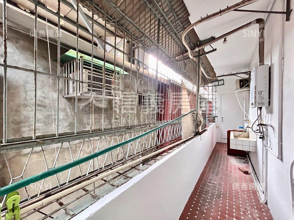 中華路捷運邊間三房公寓房屋室內格局與周邊環境