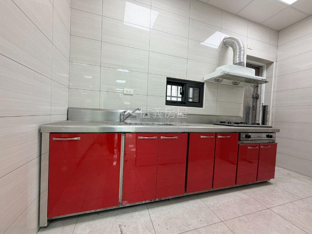 市區屋況美好收租黃金店面房屋室內格局與周邊環境