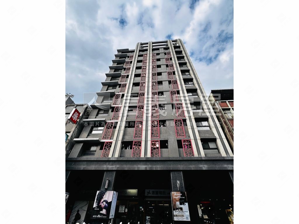 府中贊三房車位房屋室內格局與周邊環境