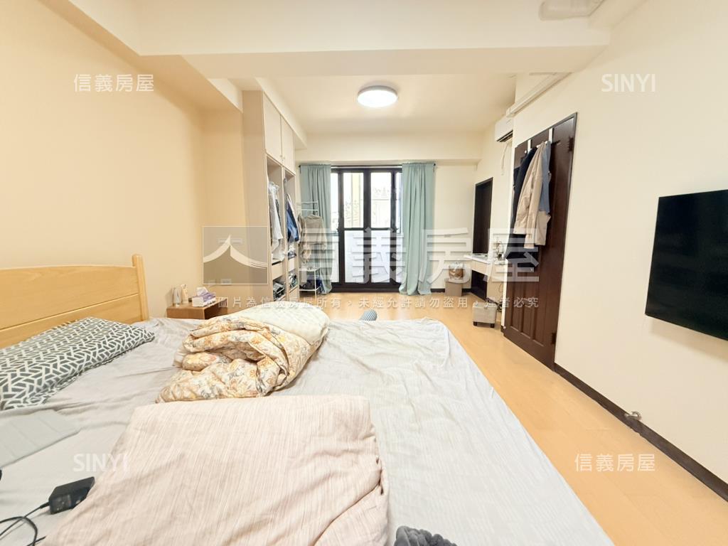 新市邊間精緻雙車墅房屋室內格局與周邊環境