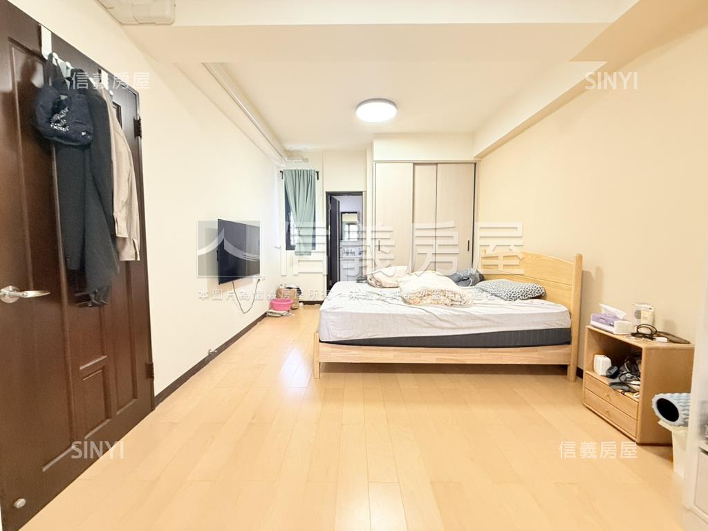 新市邊間精緻雙車墅房屋室內格局與周邊環境