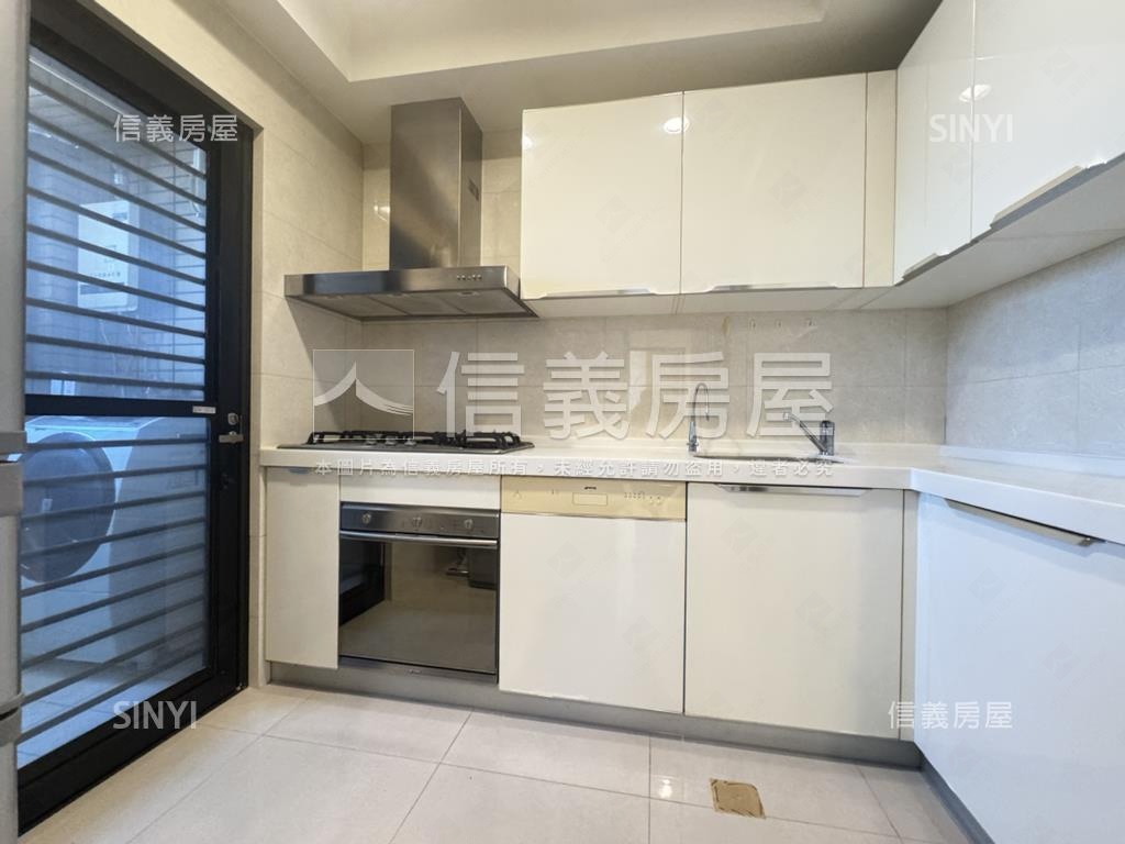 太子１０１。豪邸三房車位房屋室內格局與周邊環境