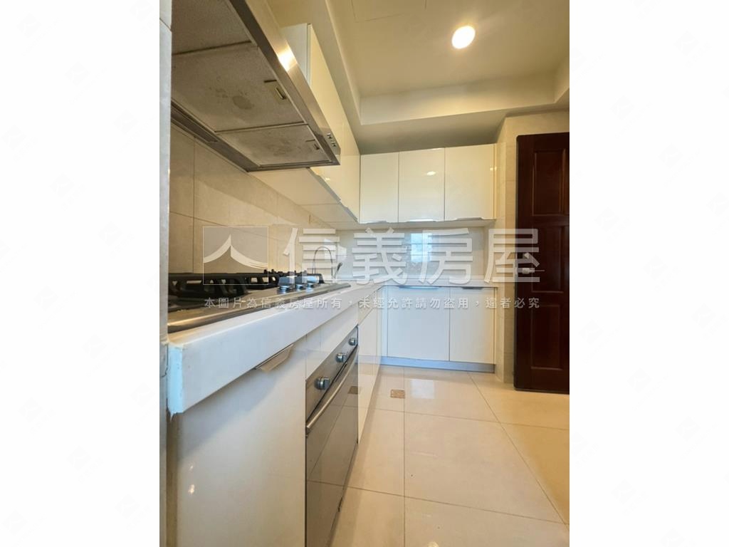 太子１０１。豪邸三房車位房屋室內格局與周邊環境