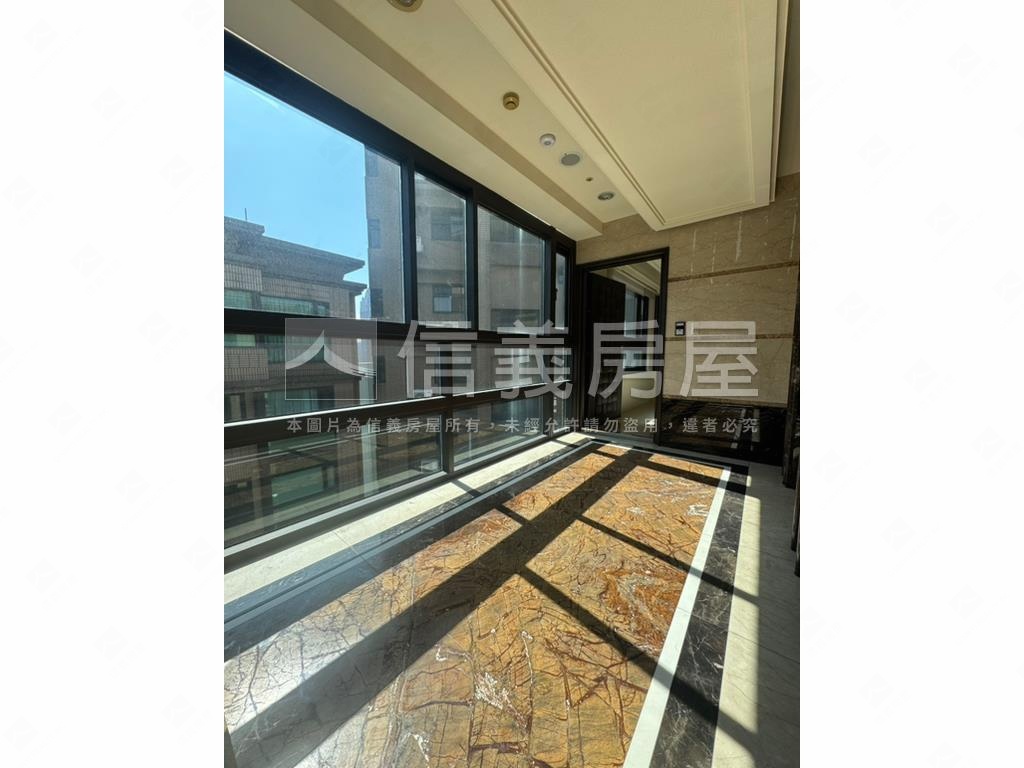 太子１０１。豪邸三房車位房屋室內格局與周邊環境