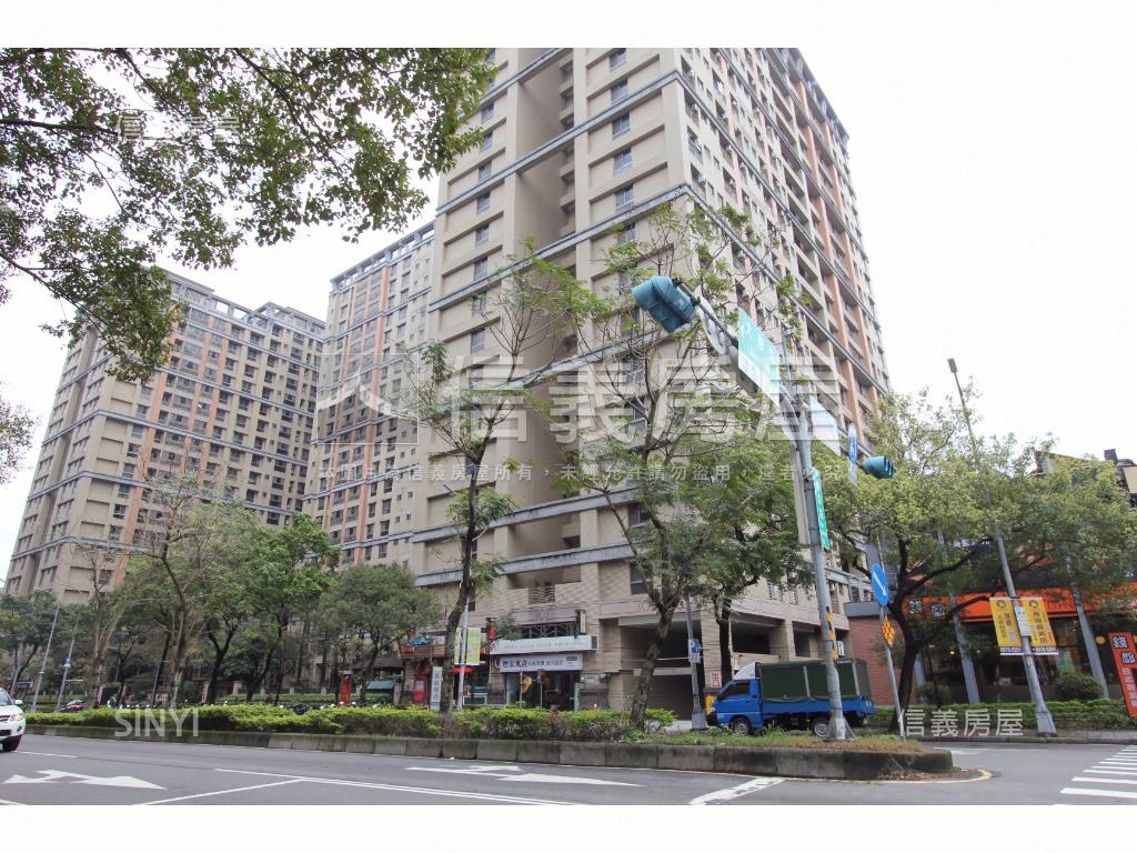 專任皇翔四季景觀套房房屋室內格局與周邊環境