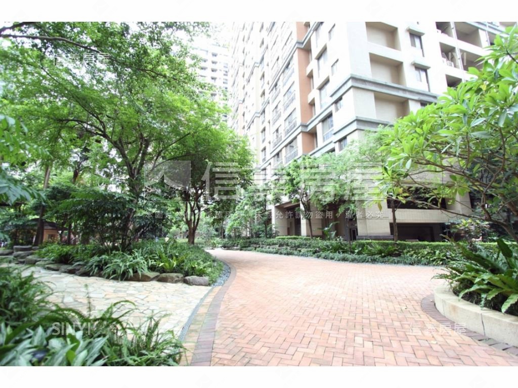 專任皇翔四季景觀套房房屋室內格局與周邊環境