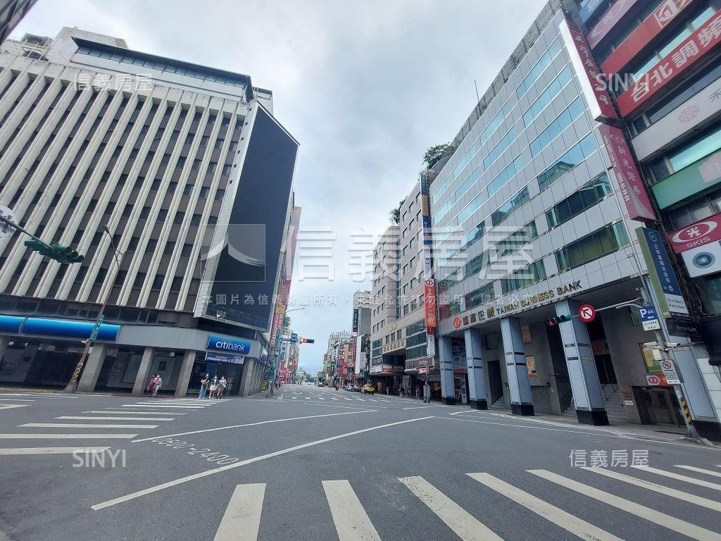 富比仕稀有車位房屋室內格局與周邊環境