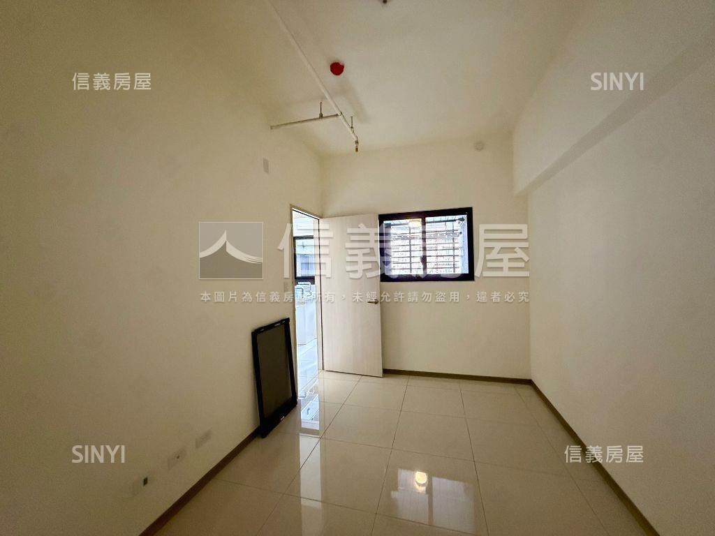 七期旁仰星殿兩房車位房屋室內格局與周邊環境