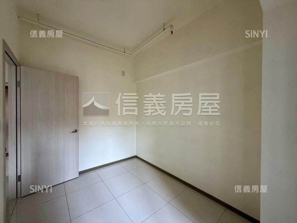 七期旁仰星殿兩房車位房屋室內格局與周邊環境