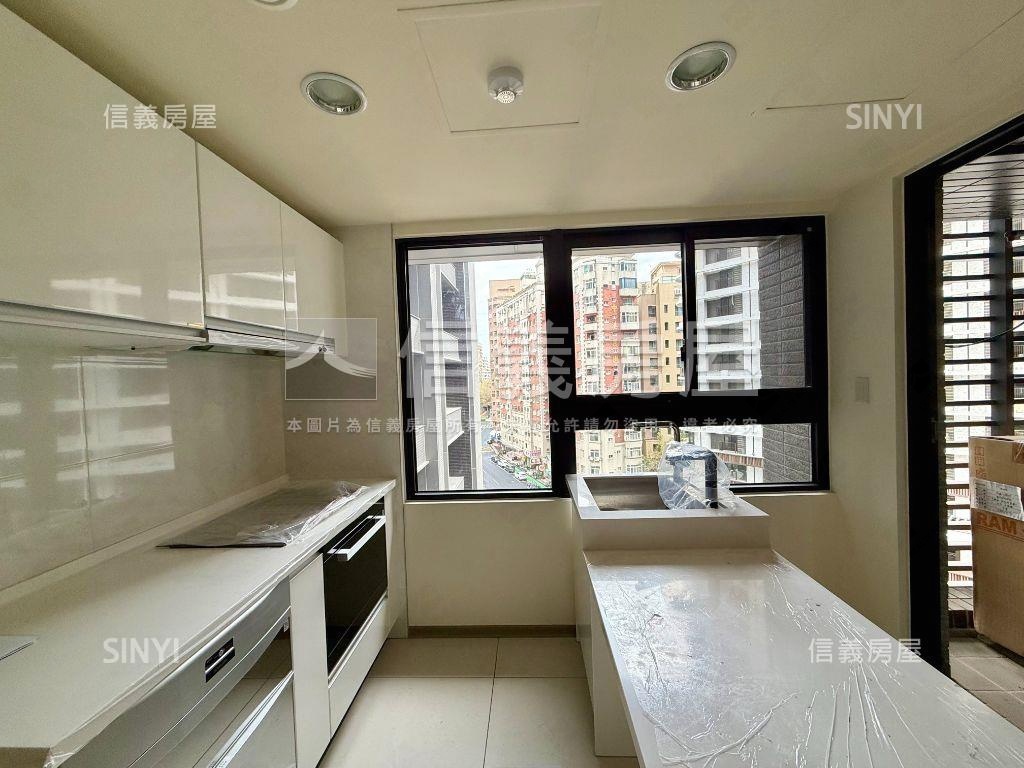 七期旁仰星殿兩房車位房屋室內格局與周邊環境