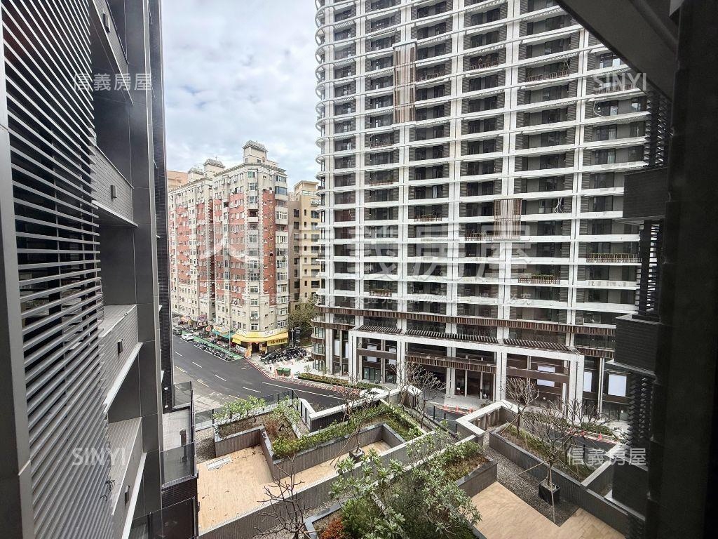 七期旁仰星殿兩房車位房屋室內格局與周邊環境