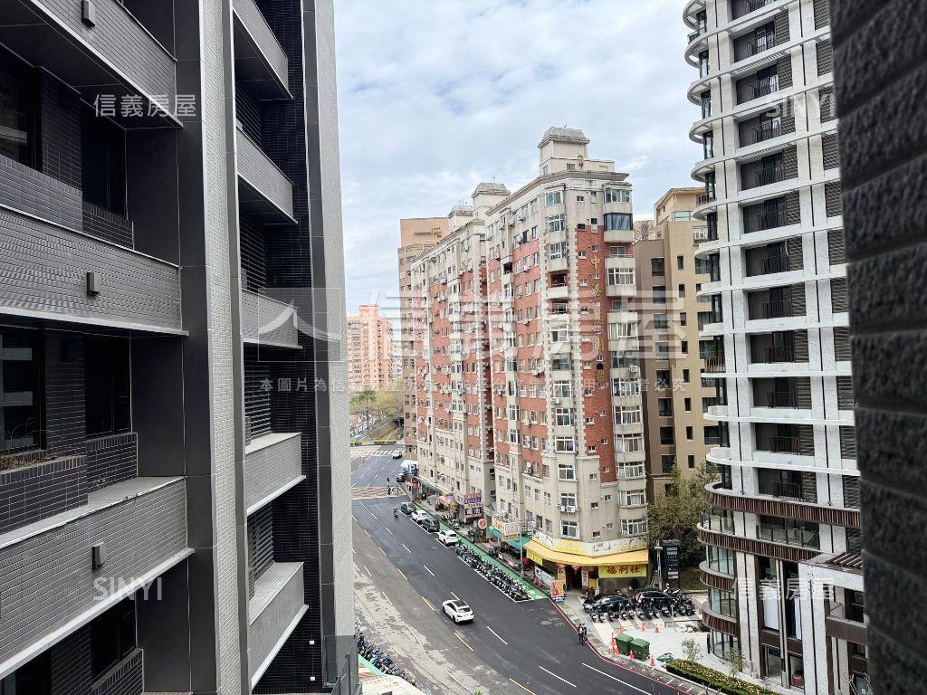 七期旁仰星殿兩房車位房屋室內格局與周邊環境