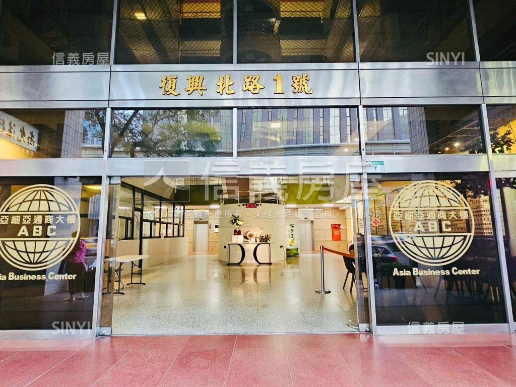 專任亞細亞高樓辦公附車位房屋室內格局與周邊環境