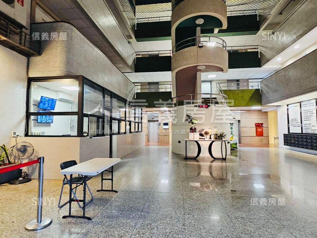 專任亞細亞高樓辦公附車位房屋室內格局與周邊環境