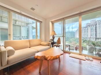 美麗湖畔。恬靜逸境