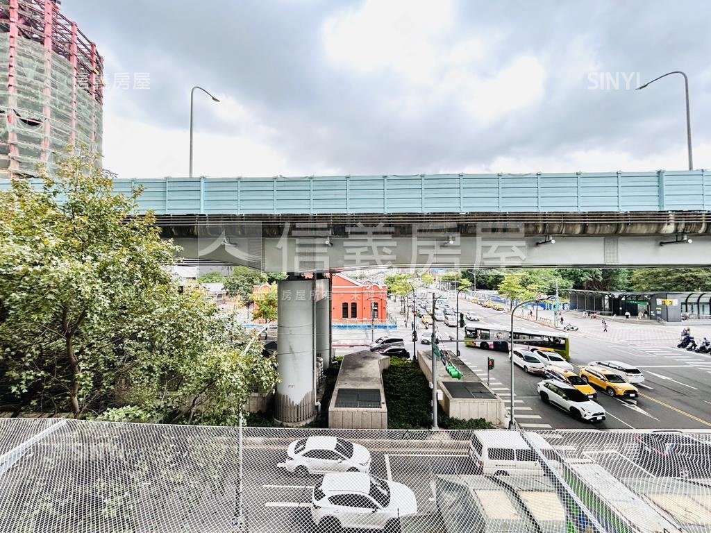 塔城龍門．面公園露台戶Ａ房屋室內格局與周邊環境