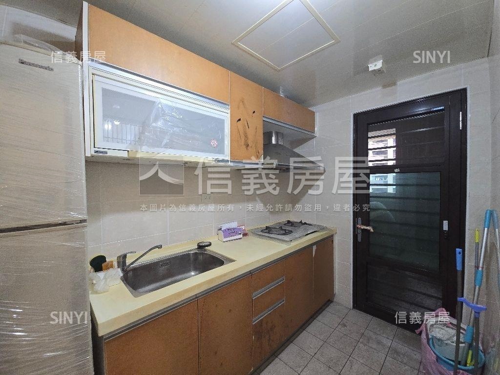 哲里。建商屋況無裝潢三房房屋室內格局與周邊環境