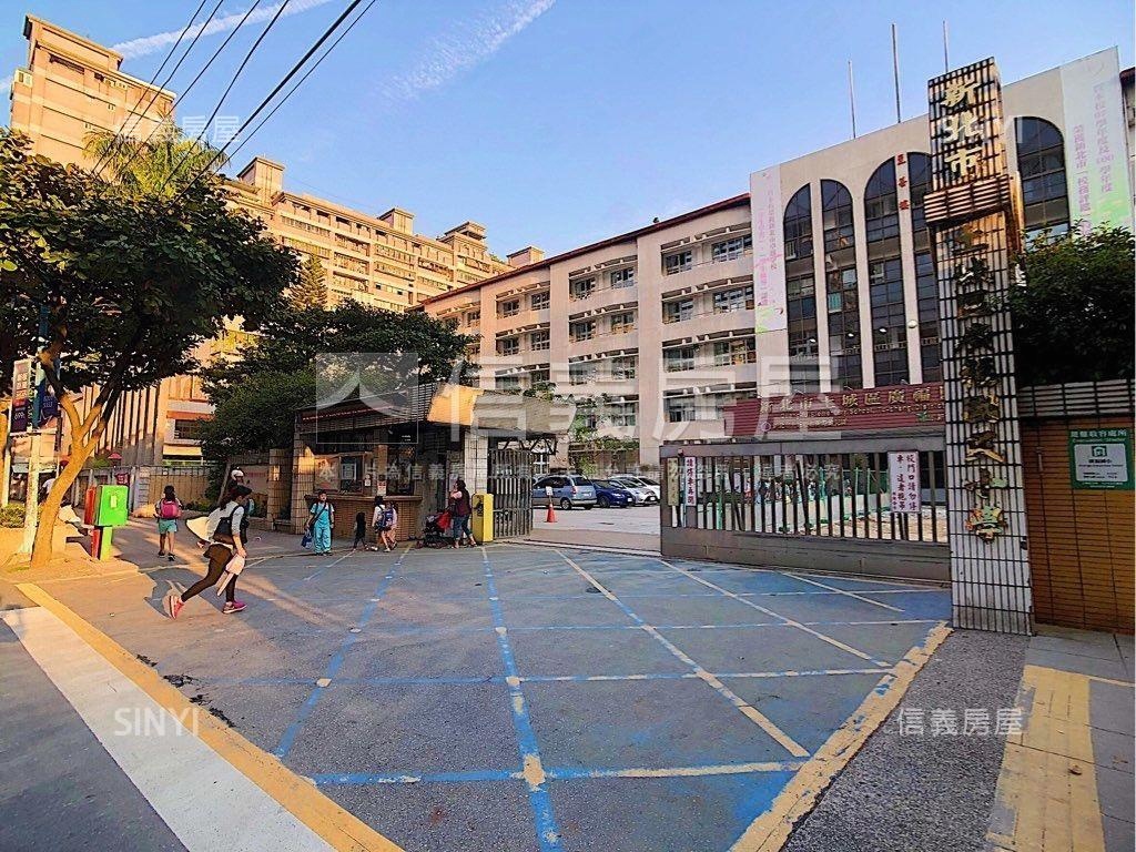 土城紅布朗花園三房車位房屋室內格局與周邊環境