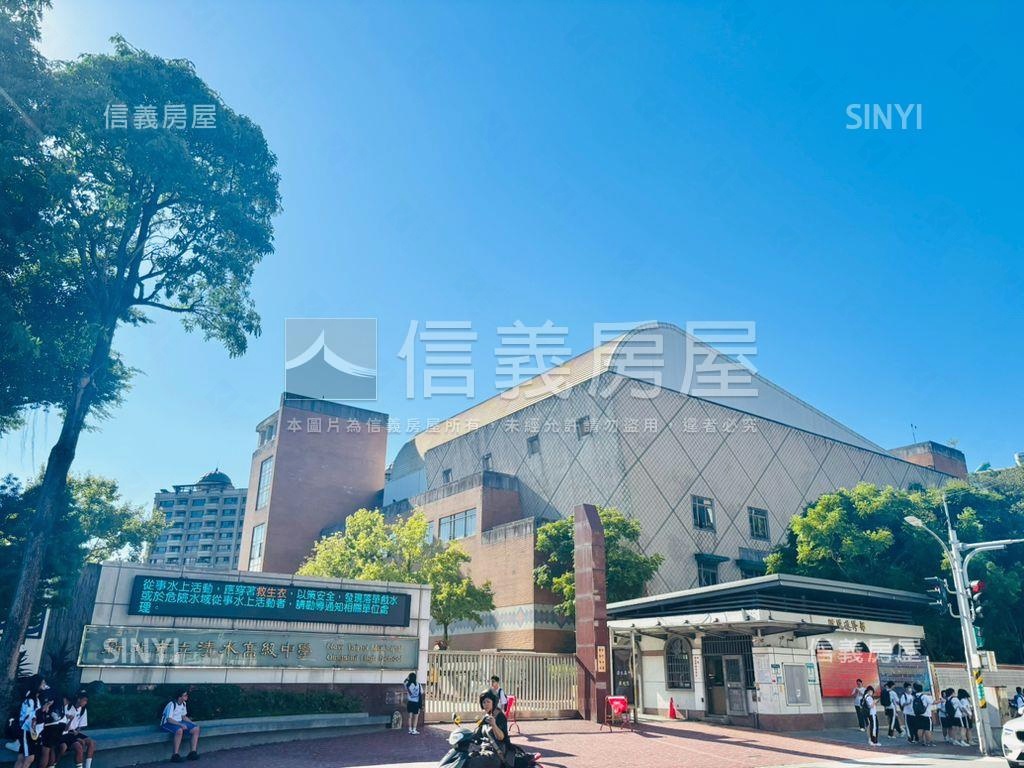 土城紅布朗花園三房車位房屋室內格局與周邊環境