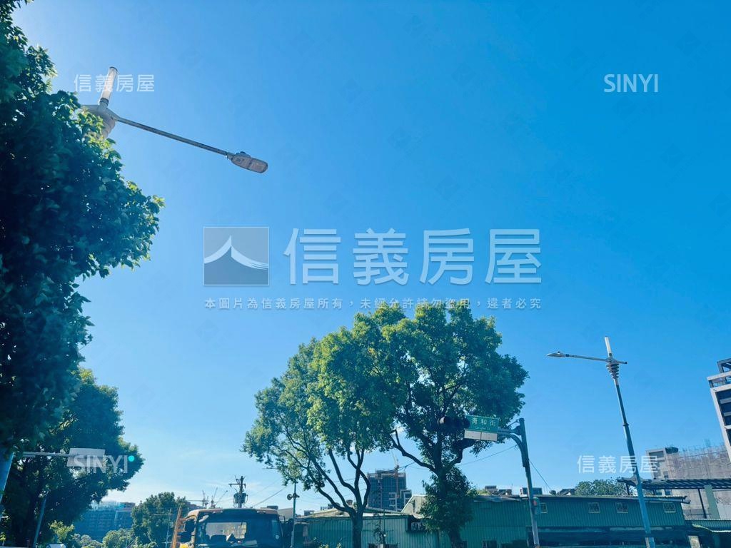 土城紅布朗花園三房車位房屋室內格局與周邊環境