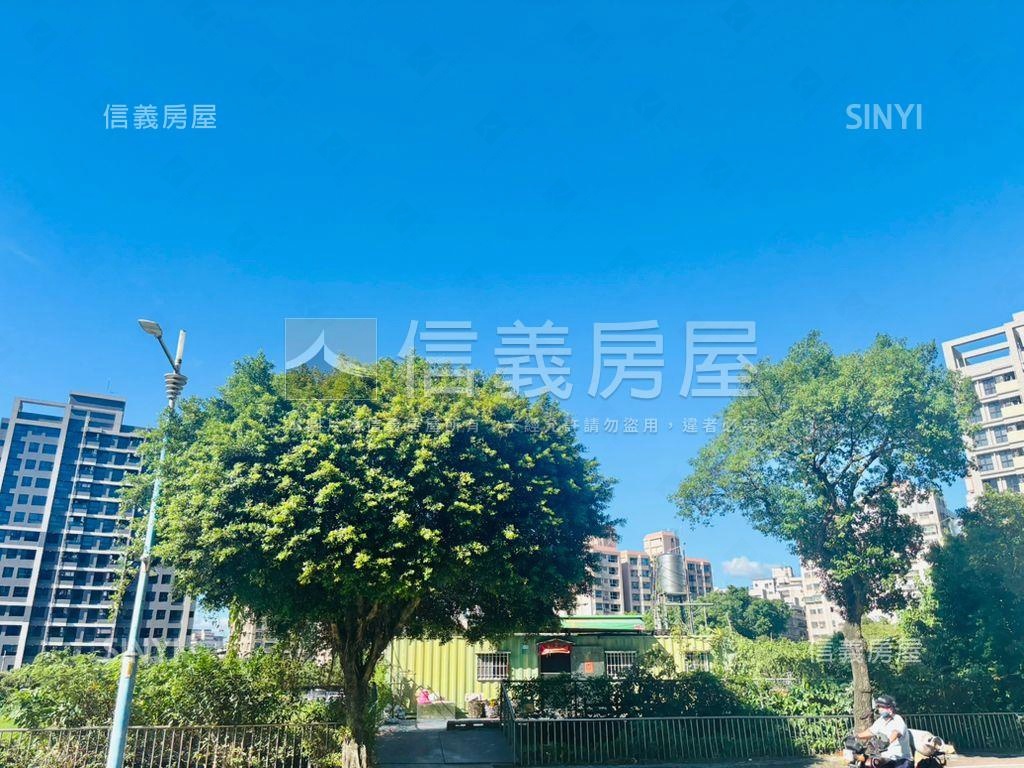 土城紅布朗花園三房車位房屋室內格局與周邊環境