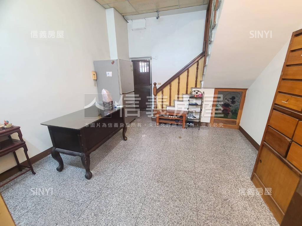 河堤商圈正三樓金店附車位房屋室內格局與周邊環境