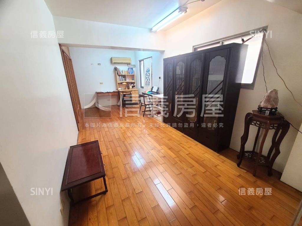 河堤商圈正三樓金店附車位房屋室內格局與周邊環境