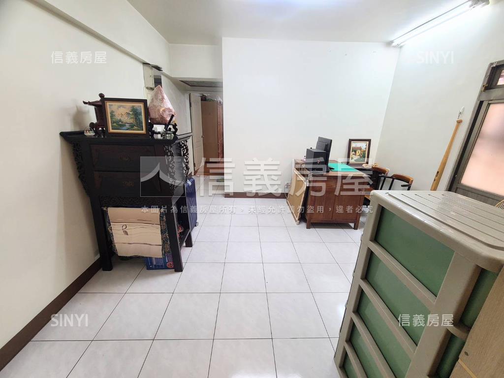 河堤商圈正三樓金店附車位房屋室內格局與周邊環境