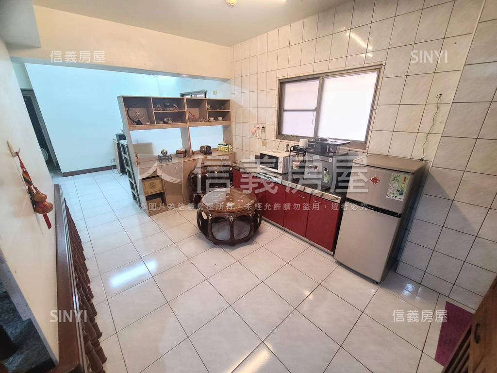 河堤商圈正三樓金店附車位房屋室內格局與周邊環境