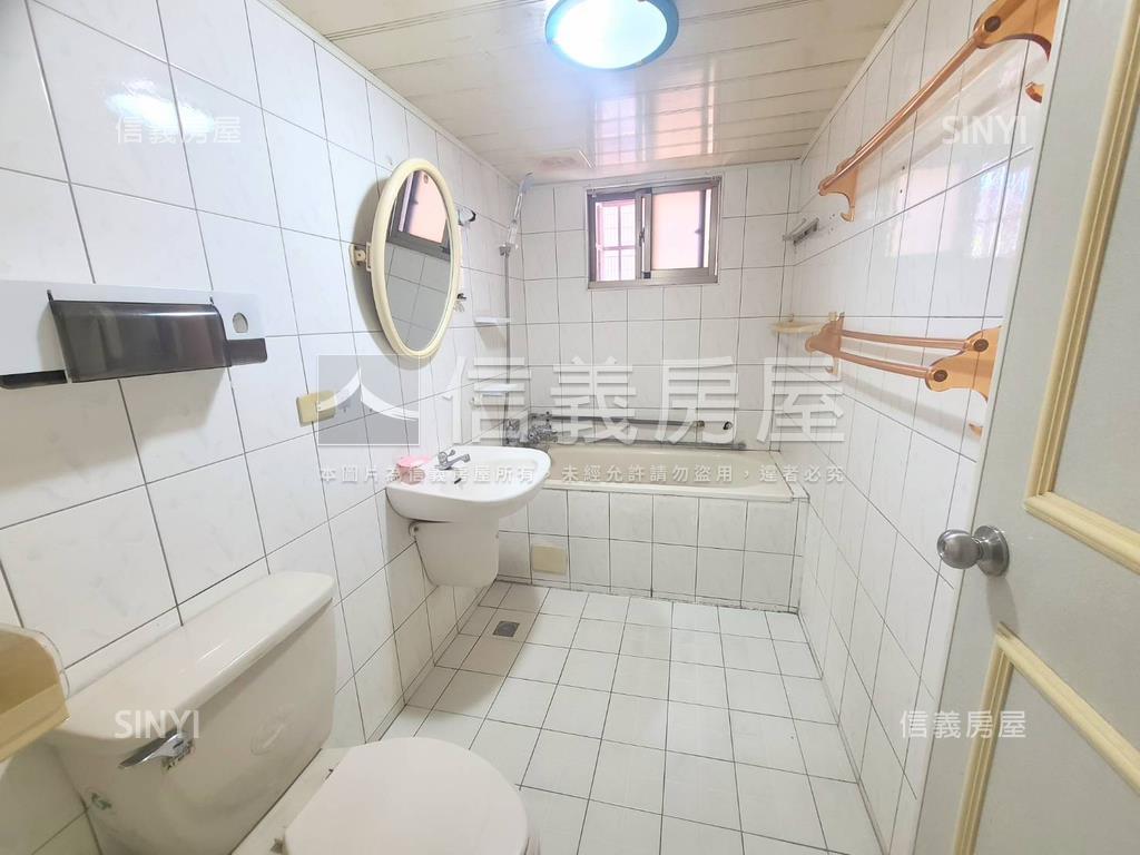 河堤商圈正三樓金店附車位房屋室內格局與周邊環境