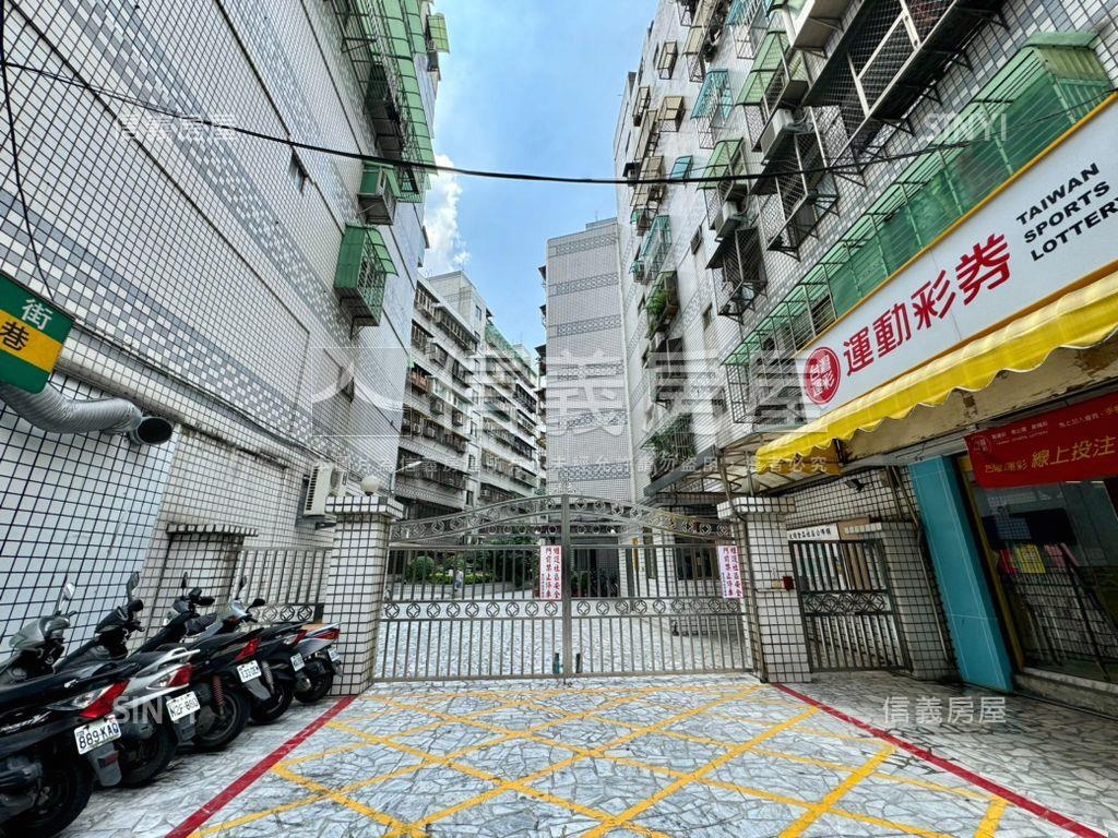稀有電梯頂加４房車位房屋室內格局與周邊環境