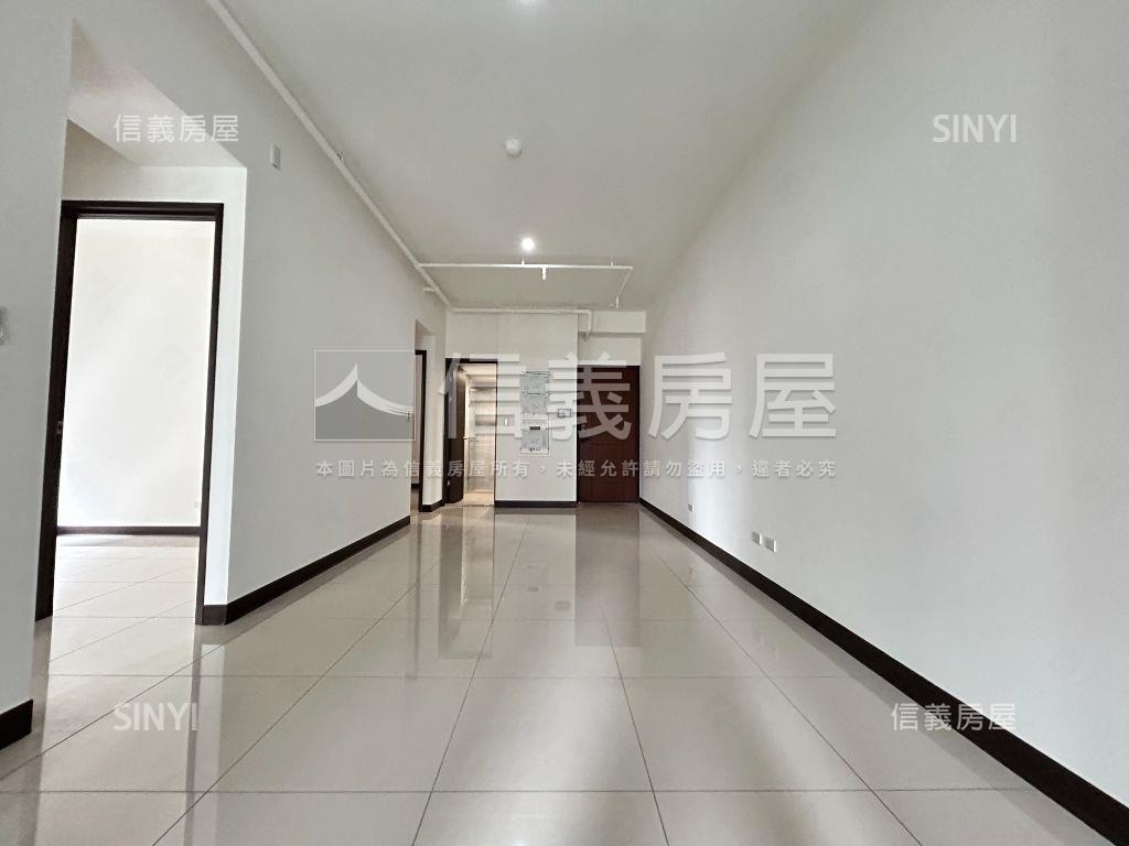 甲山林帝景３房車位房屋室內格局與周邊環境