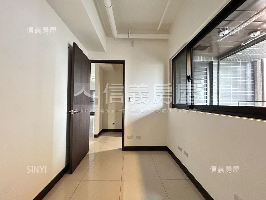 甲山林帝景３房車位房屋室內格局與周邊環境