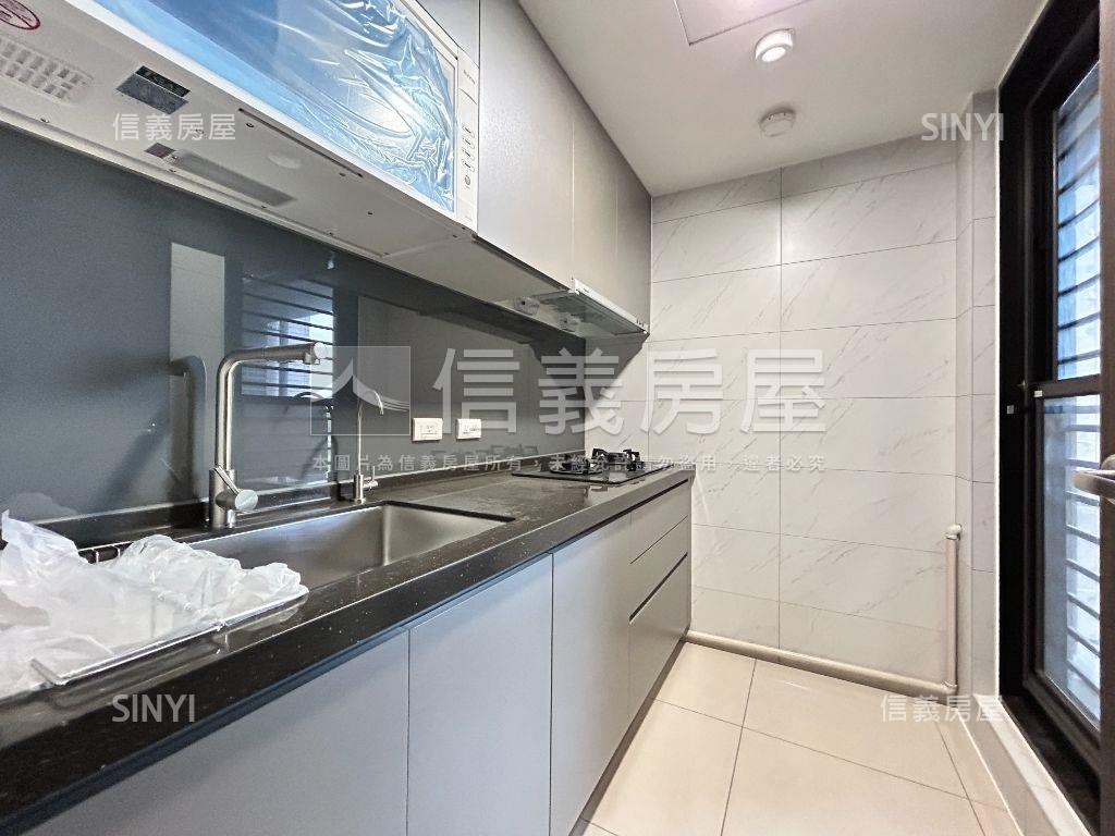 甲山林帝景３房車位房屋室內格局與周邊環境