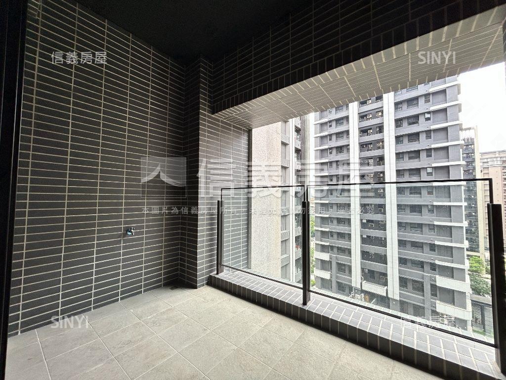 甲山林帝景３房車位房屋室內格局與周邊環境