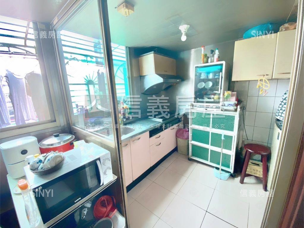 三重國小龍門商圈電梯車位房屋室內格局與周邊環境