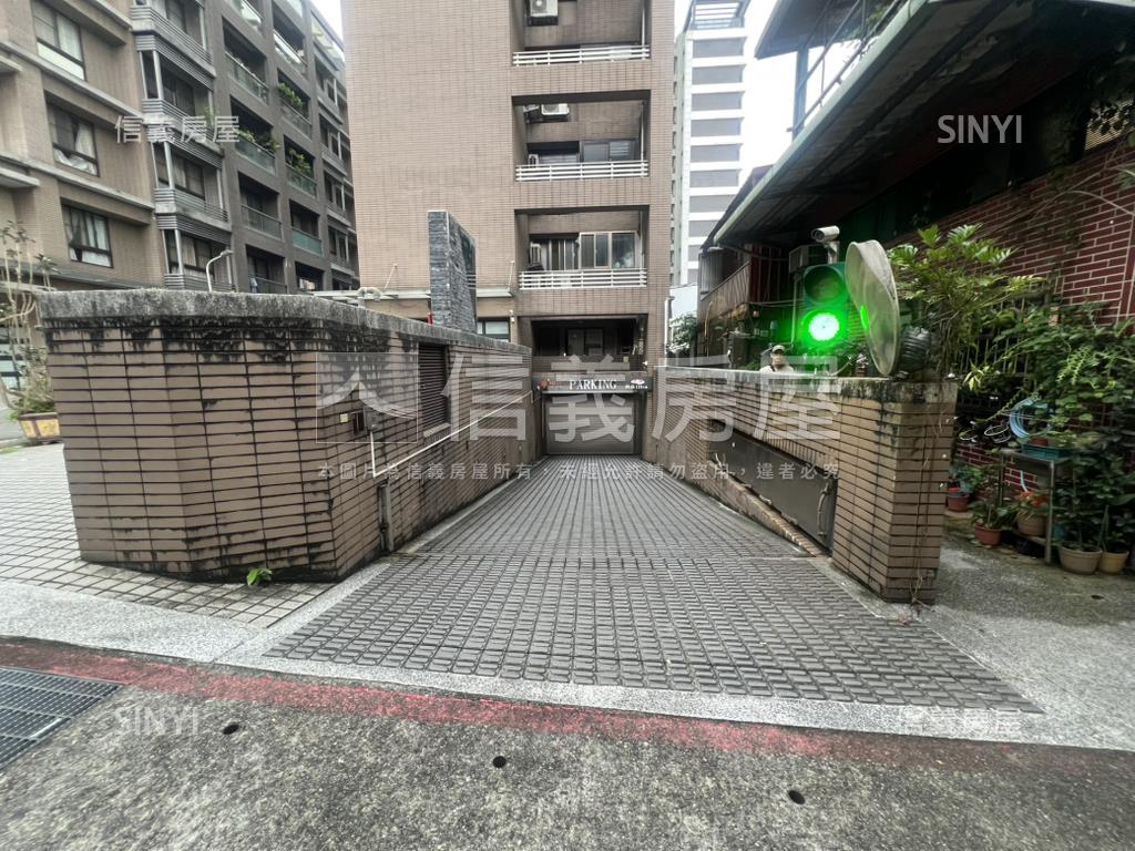 稀有高樓層露臺夢想樓中樓房屋室內格局與周邊環境