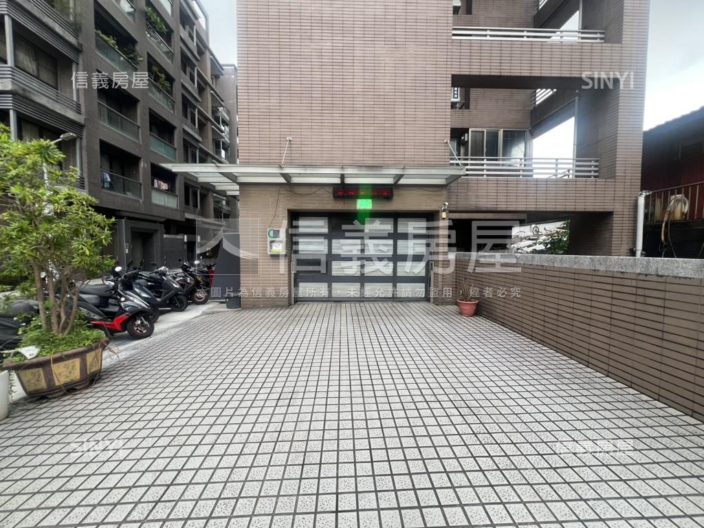 稀有高樓層露臺夢想樓中樓房屋室內格局與周邊環境