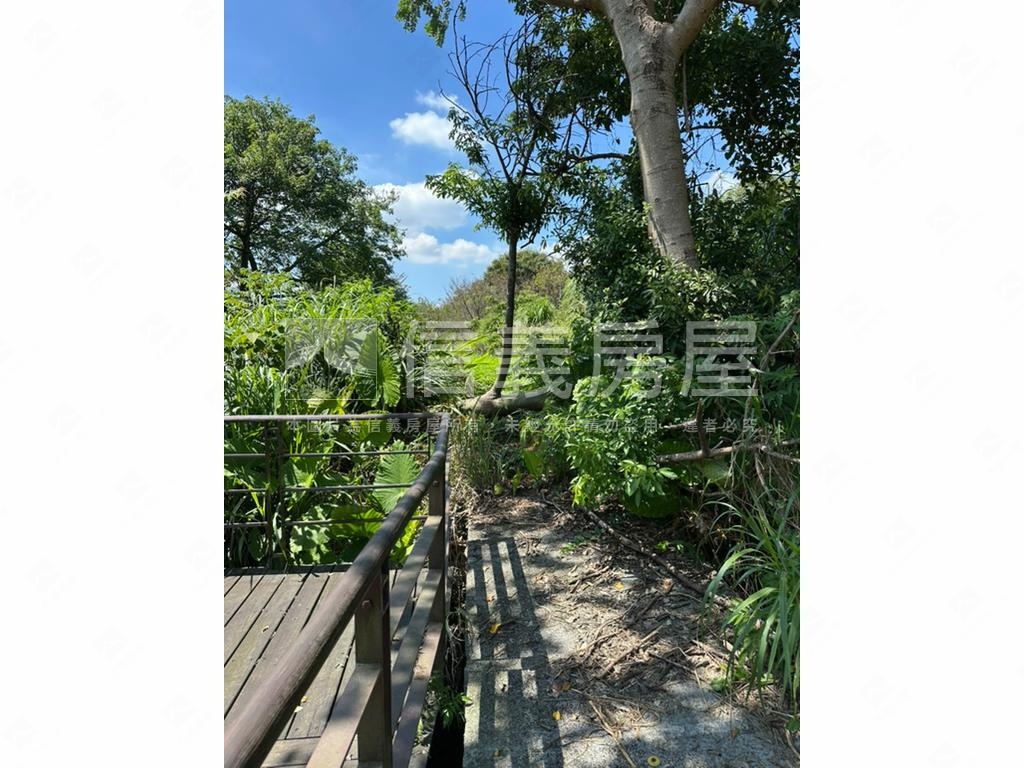 陽明山３５６８坪平坦土地房屋室內格局與周邊環境