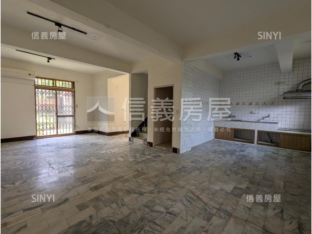 彩色世界大空間別墅房屋室內格局與周邊環境