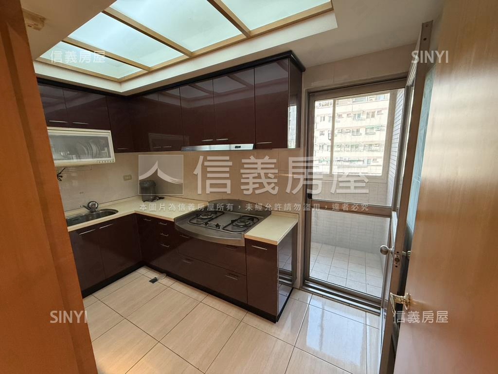 福德南路電梯九樓房屋室內格局與周邊環境