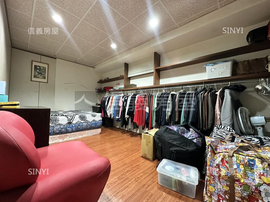 龍潭百年大鎮店住有車位房屋室內格局與周邊環境