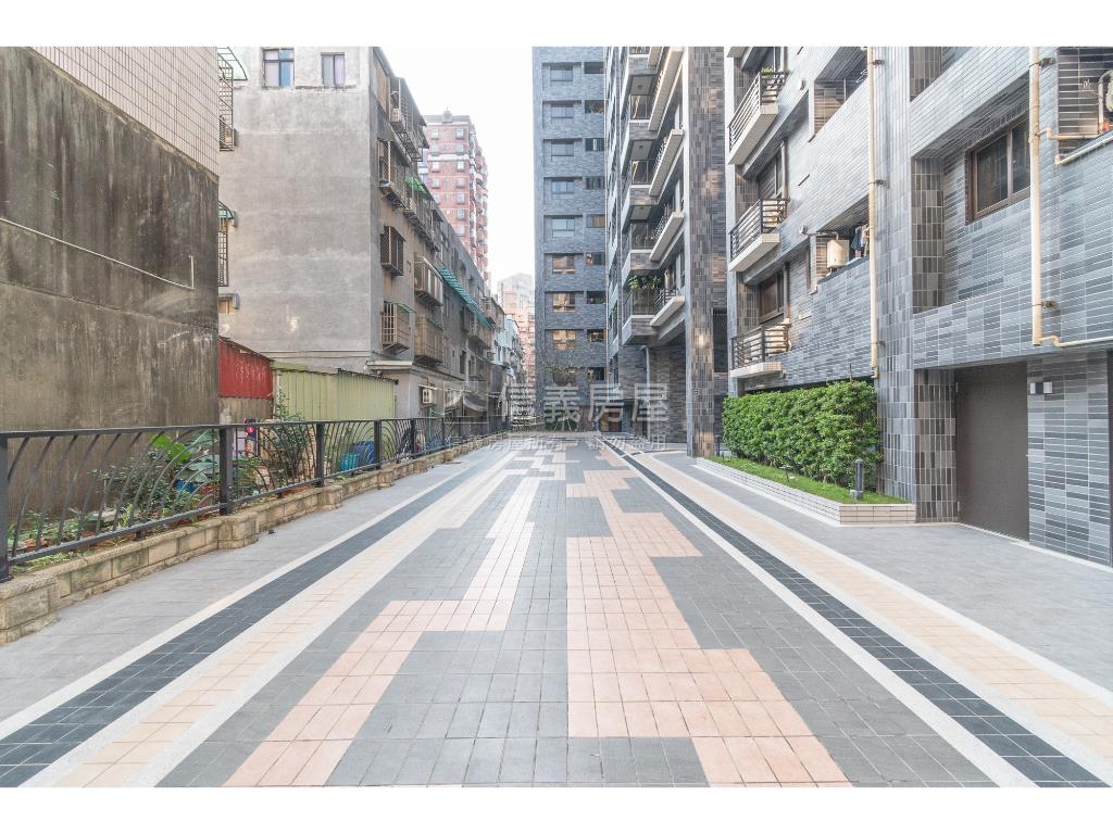 新春街樂生活溫馨兩房車位房屋室內格局與周邊環境