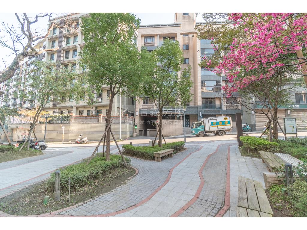 新春街樂生活溫馨兩房車位房屋室內格局與周邊環境